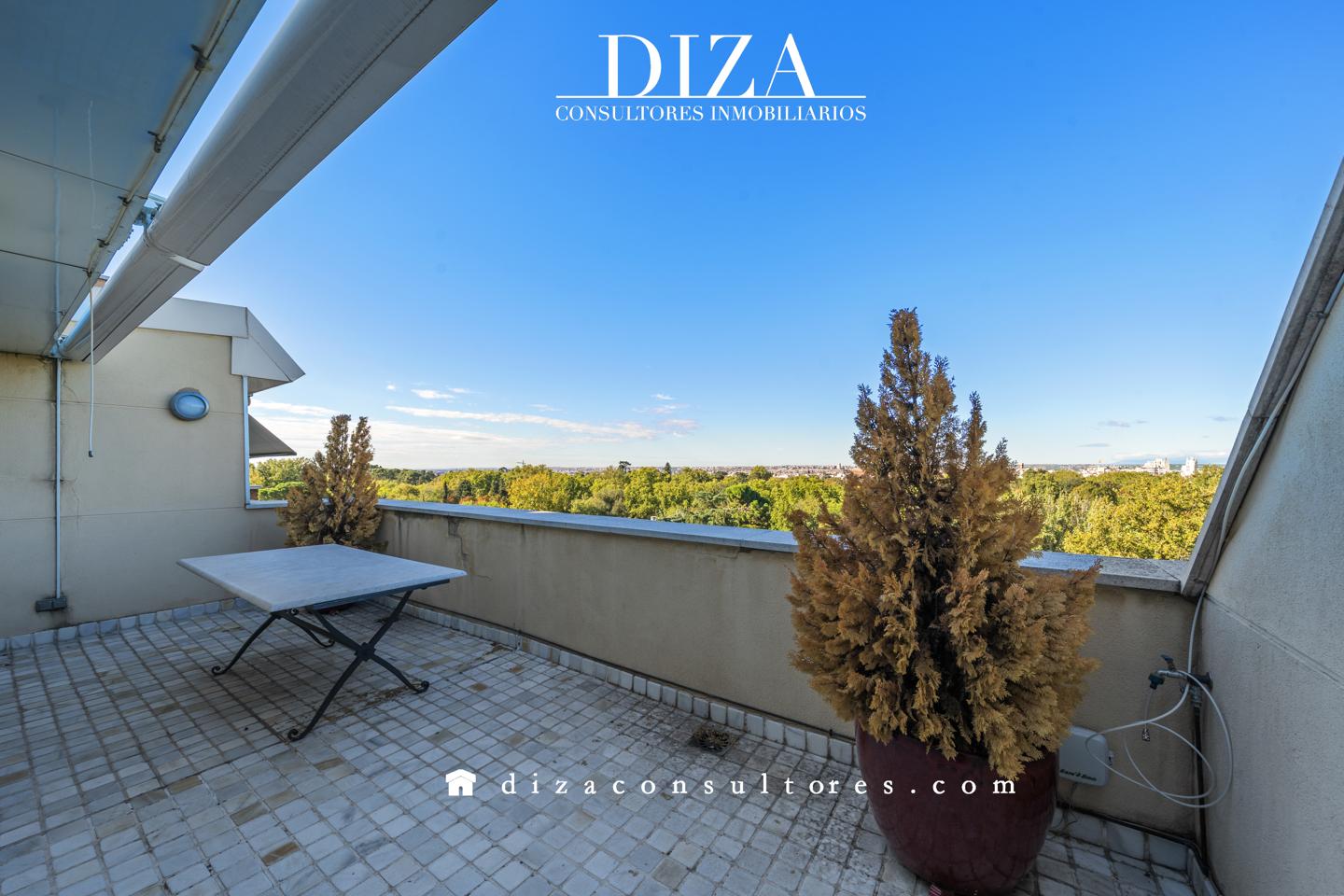 4-bed penthouse with terrace in Menéndez Pelayo, Retiro